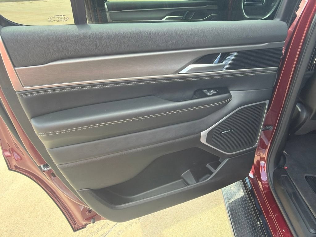 2025 Jeep Wagoneer Series II Carbide