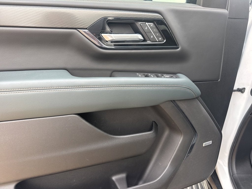 2025 GMC Yukon XL AT4