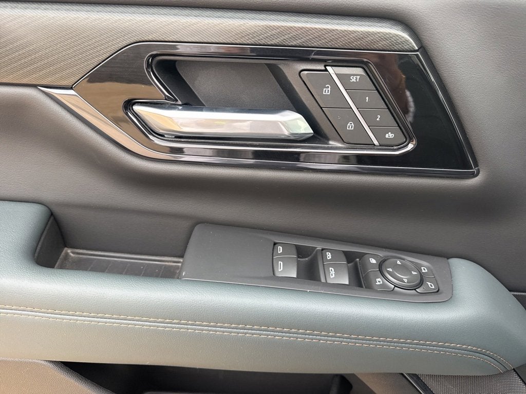 2025 GMC Yukon XL AT4