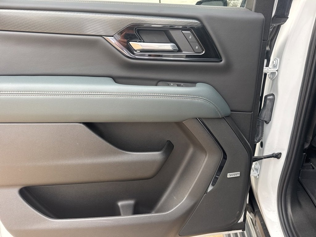 2025 GMC Yukon XL AT4