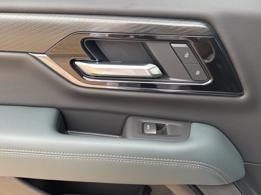 2025 GMC Yukon XL AT4