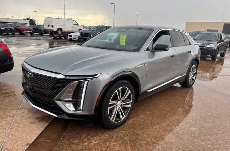 2024 Cadillac LYRIQ Luxury 1