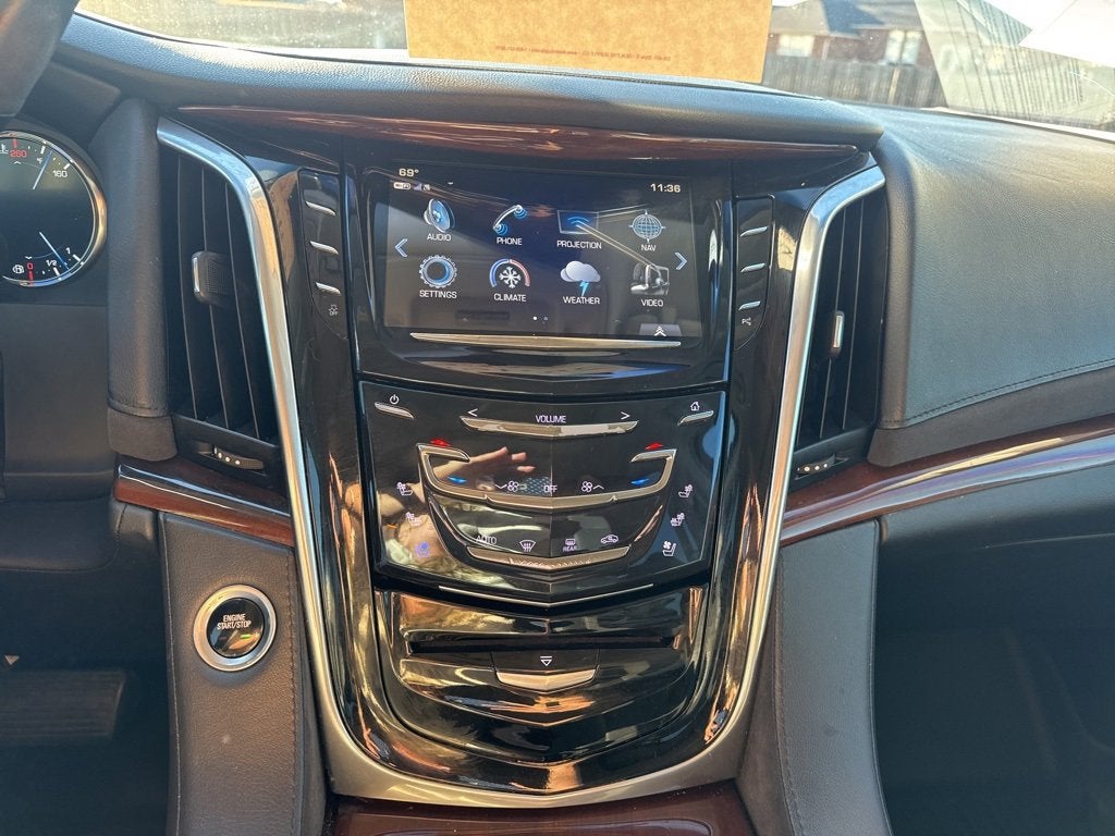 2018 Cadillac Escalade Luxury