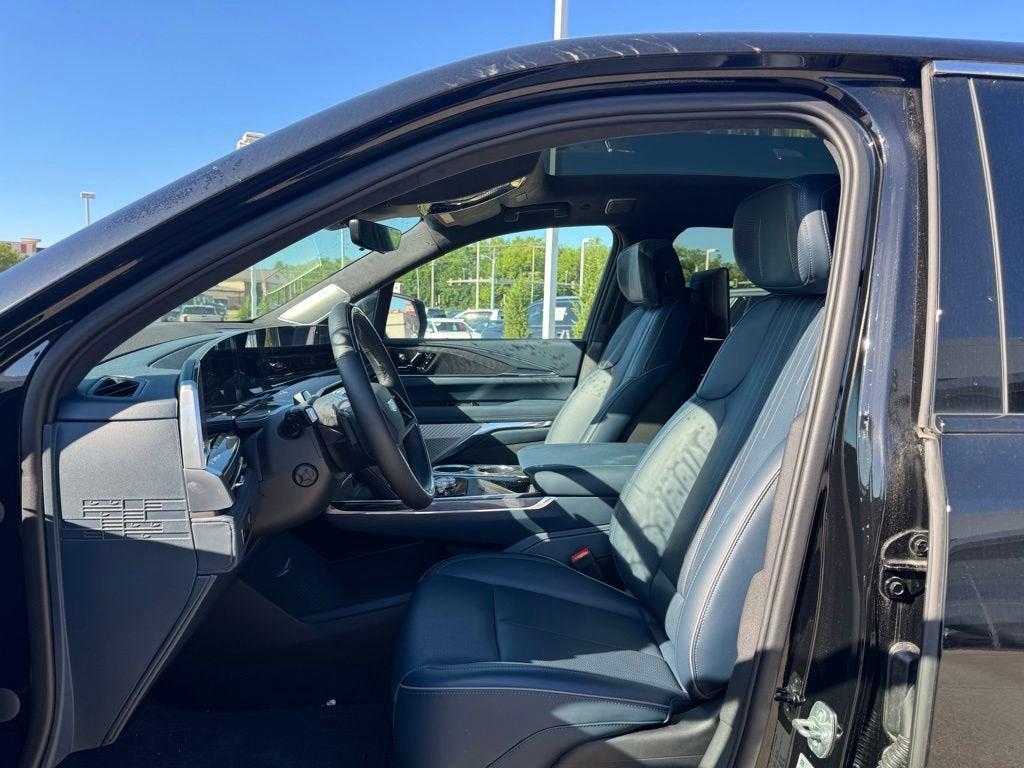 2025 Cadillac ESCALADE IQ Luxury 2