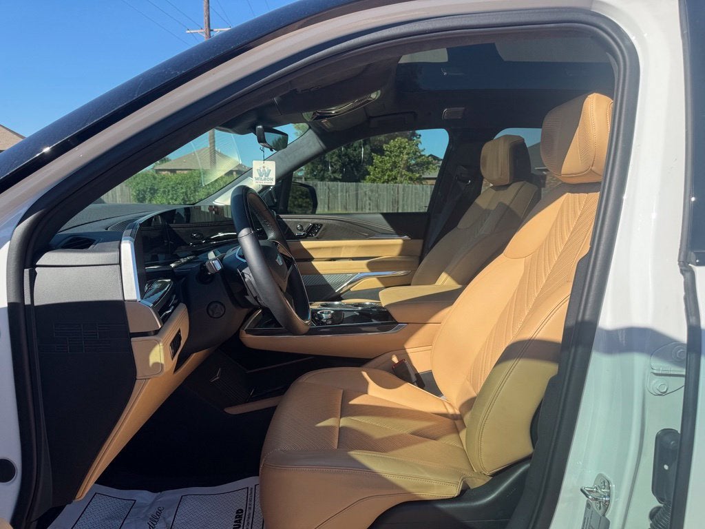 2025 Cadillac ESCALADE IQ Luxury 2
