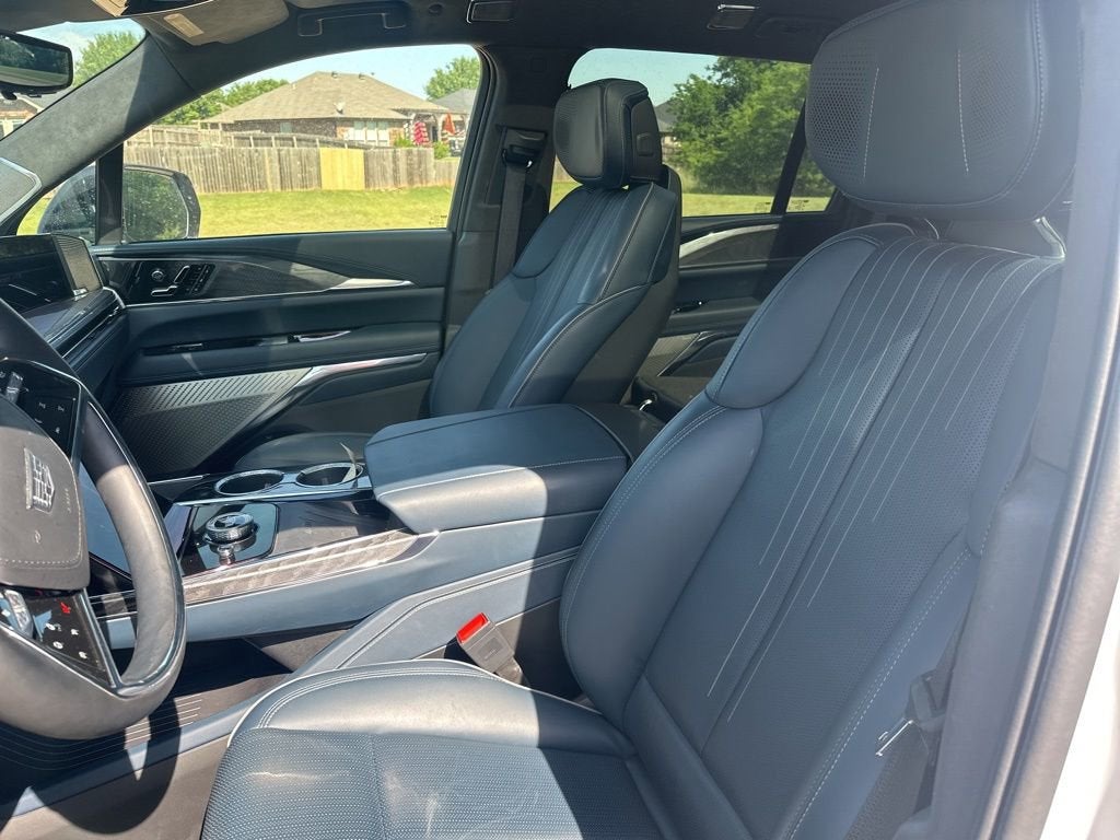 2025 Cadillac ESCALADE IQ Luxury 2