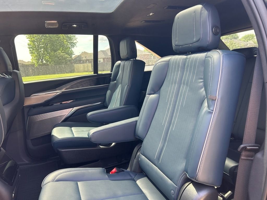 2025 Cadillac ESCALADE IQ Luxury 2