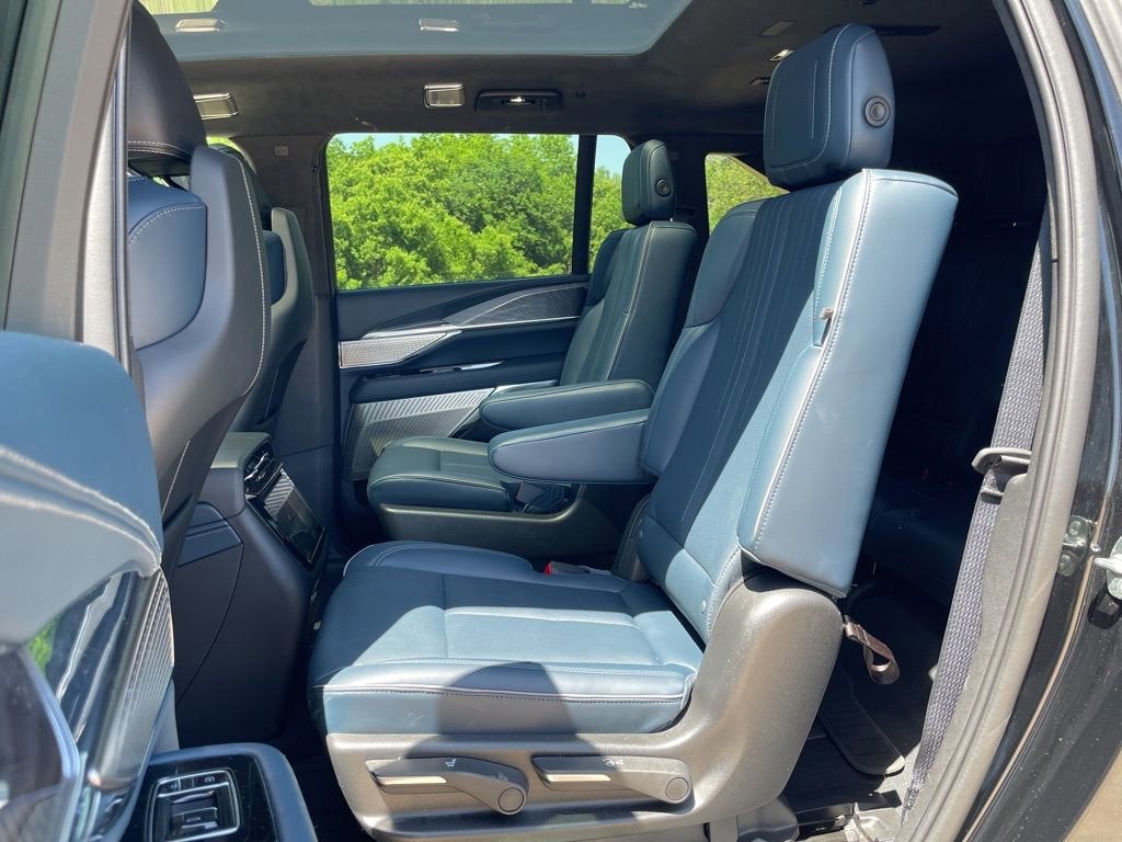 2025 Cadillac ESCALADE IQ Luxury 2