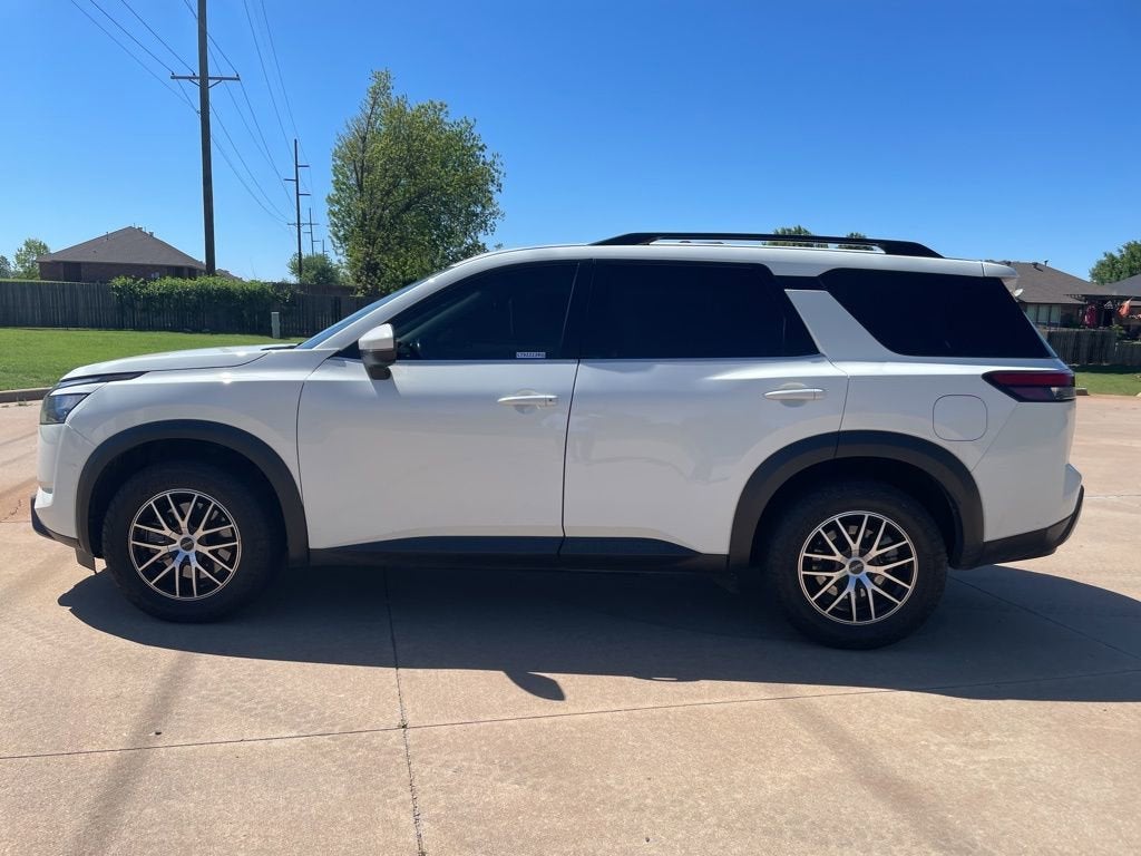 2023 Nissan Pathfinder SV