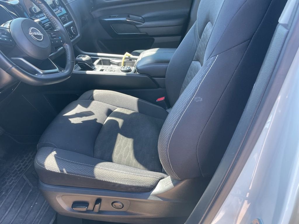 2023 Nissan Pathfinder SV