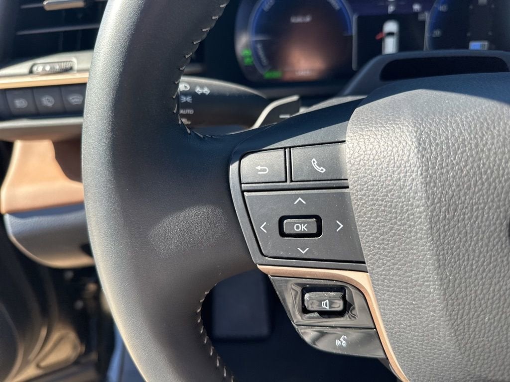 2025 Toyota Crown Signia XLE