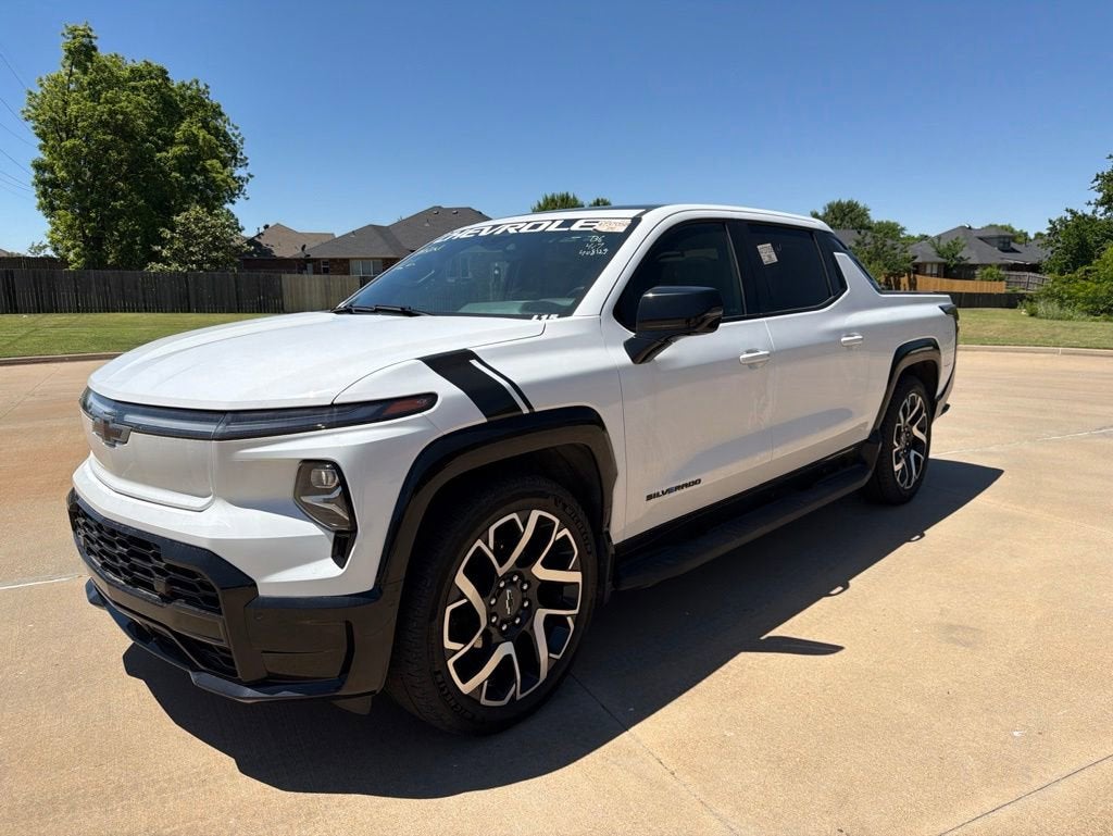2025 Chevrolet Silverado EV RST Max Range's photo