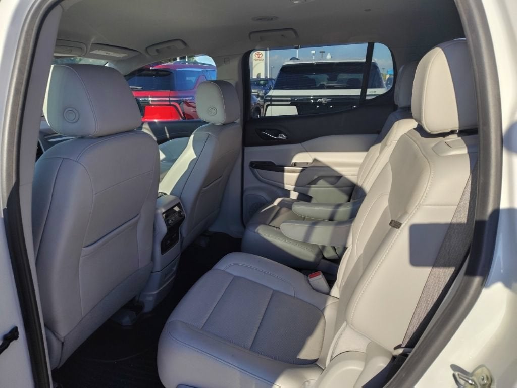 2023 GMC Acadia SLT