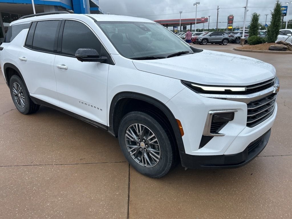 2024 Chevrolet Traverse LT
