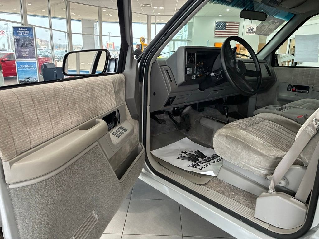 1993 Chevrolet Suburban Base
