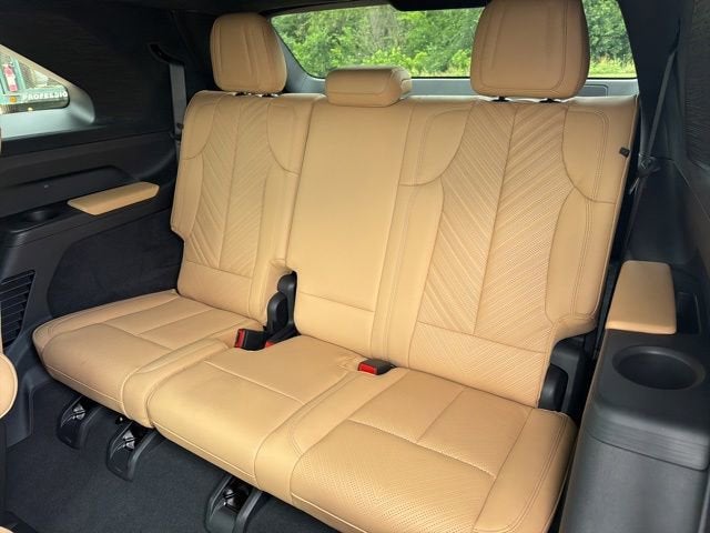 2025 Cadillac ESCALADE IQ Luxury 2