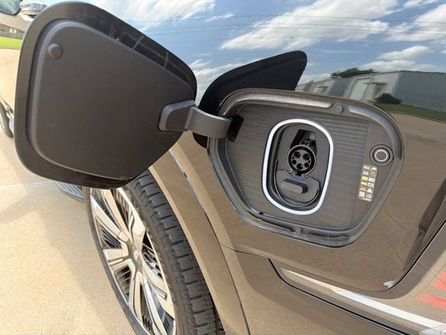 2025 Cadillac ESCALADE IQ Luxury 2