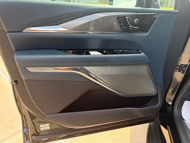 2025 Cadillac ESCALADE IQ Luxury 2