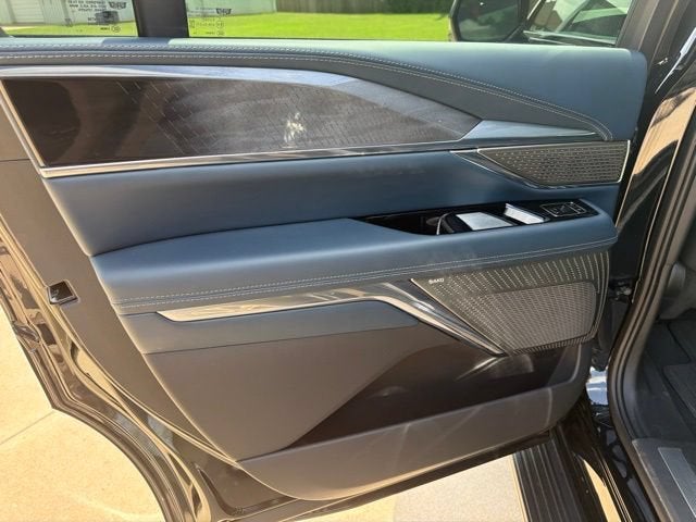 2025 Cadillac ESCALADE IQ Luxury 2