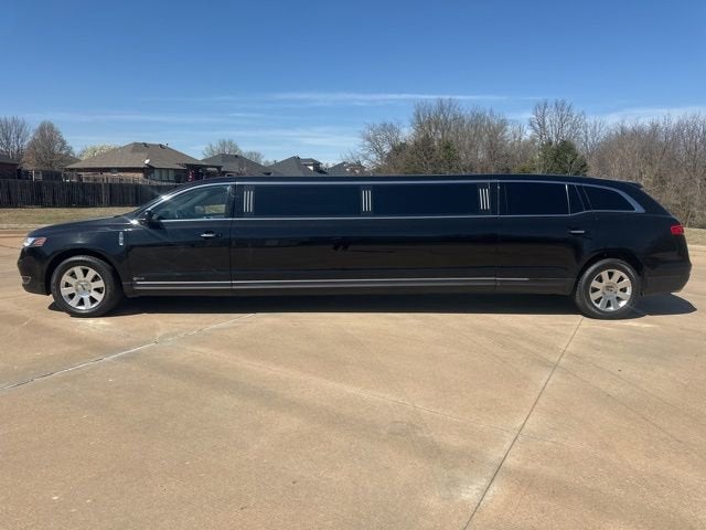 2019 Lincoln MKT Base