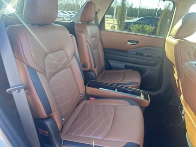 2022 Nissan Pathfinder Platinum