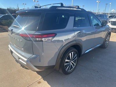 2022 Nissan Pathfinder Platinum