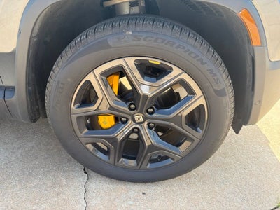 2023 RIVIAN R1S Adventure